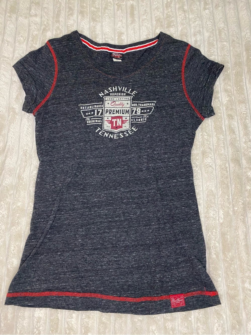 Premium Brand Nashville Tennessee Graphic Tee with Red Accents size S